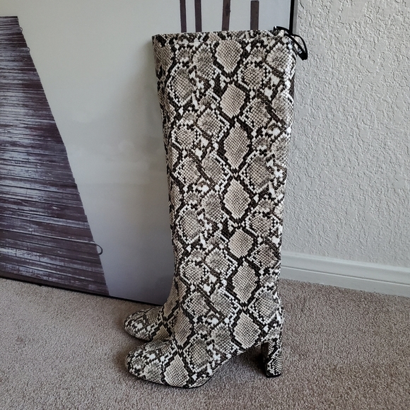 Last one! Zara * Snakeskin Print Knee High Heeled Boots - Picture 13 of 16